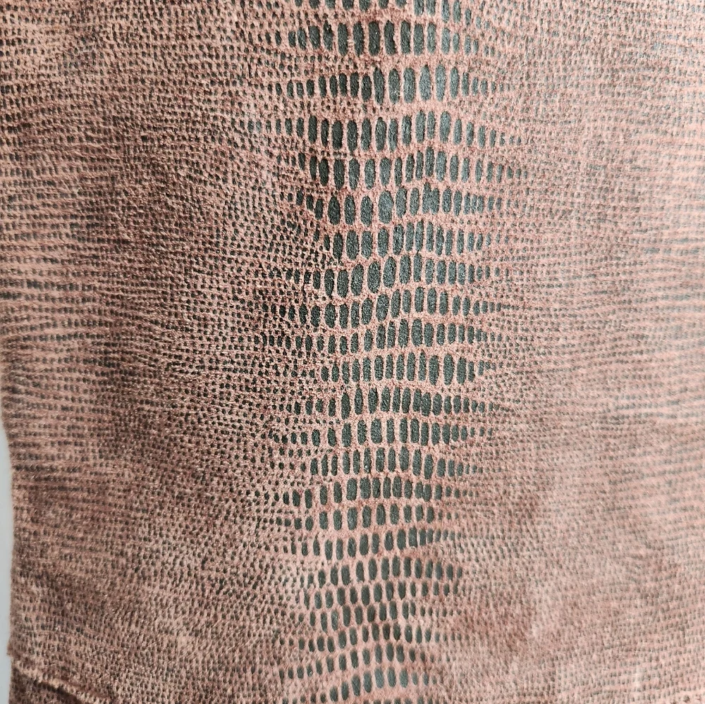 COPY - Snakeskin look leather skirt w slit size 18 - Picture 7 of 10